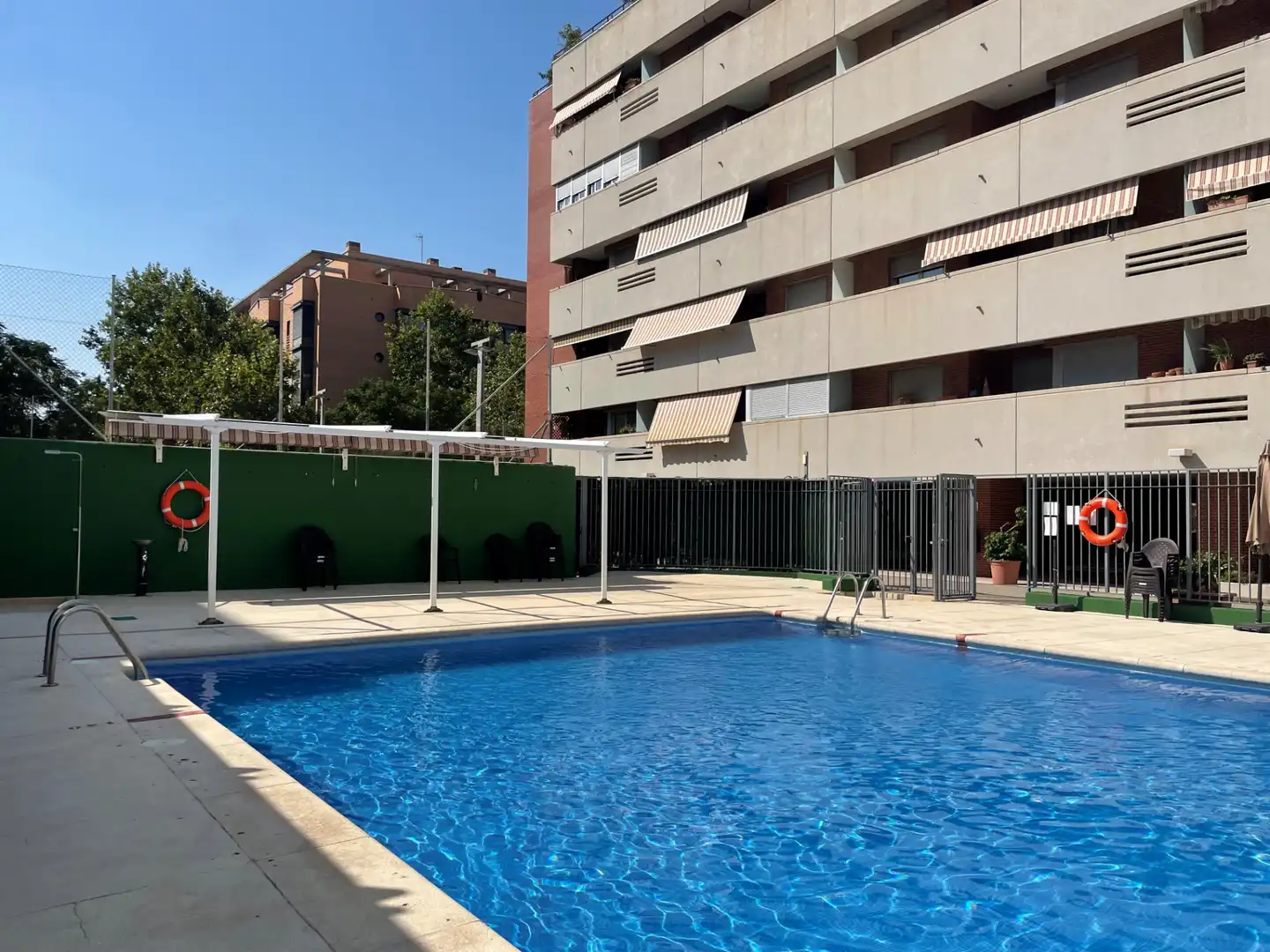 Piscina de Pis de lloguer en Madrid amb Aire condicionat, Calefacció i Terrassa