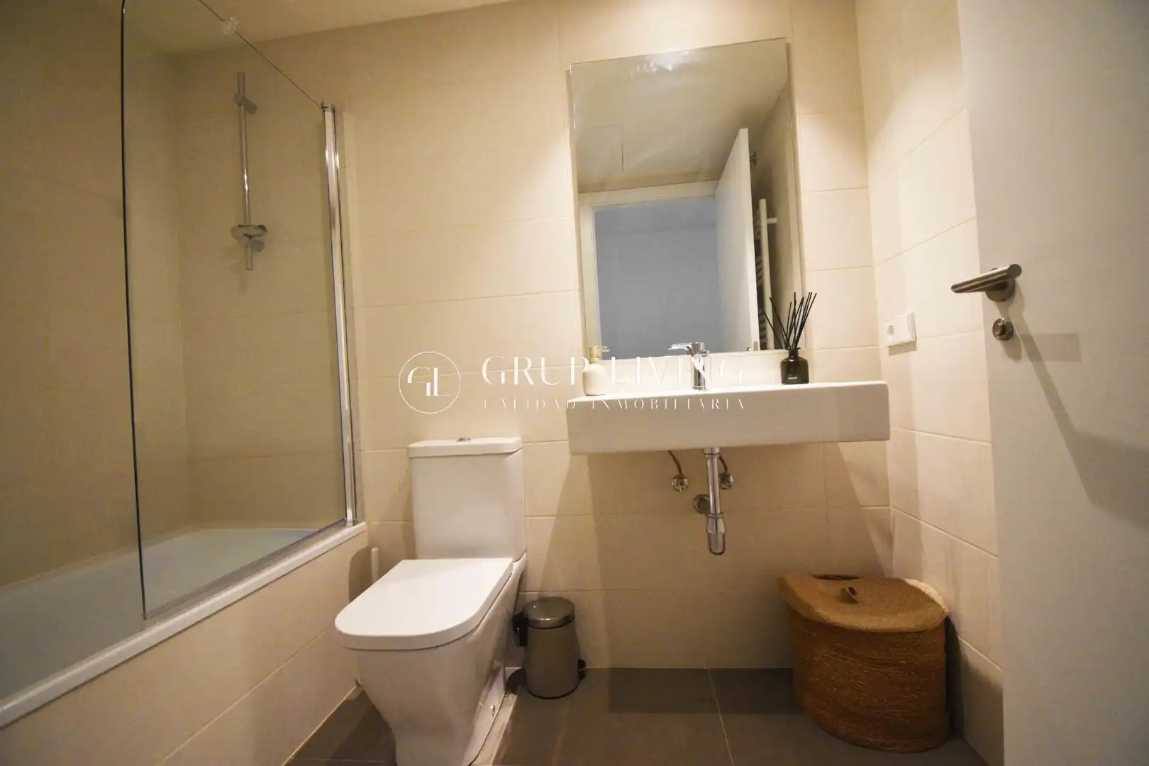 Badezimmer von Wohnung zur Miete in Sitges mit Heizung, Privatgarten und Parkett