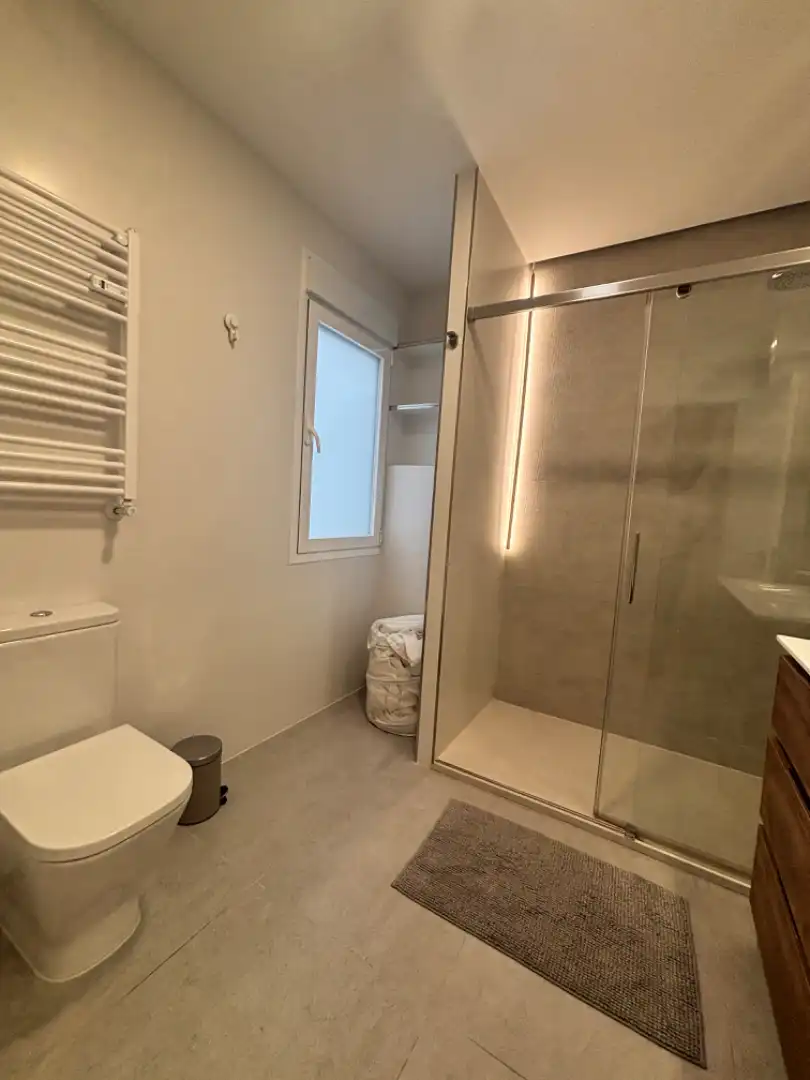 Bathroom of Flat for rent in Madrid  with Air Conditioner, Heating and Furnished