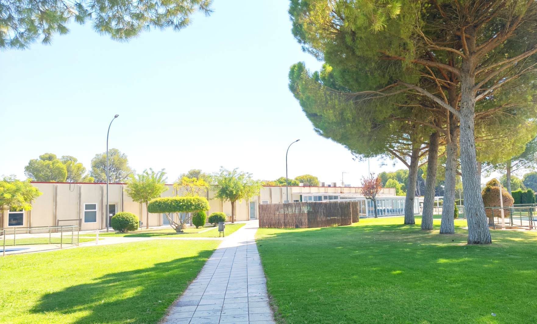 Vista exterior de Pis de lloguer en  Zaragoza Capital amb Calefacció, Terrassa i Piscina comunitària