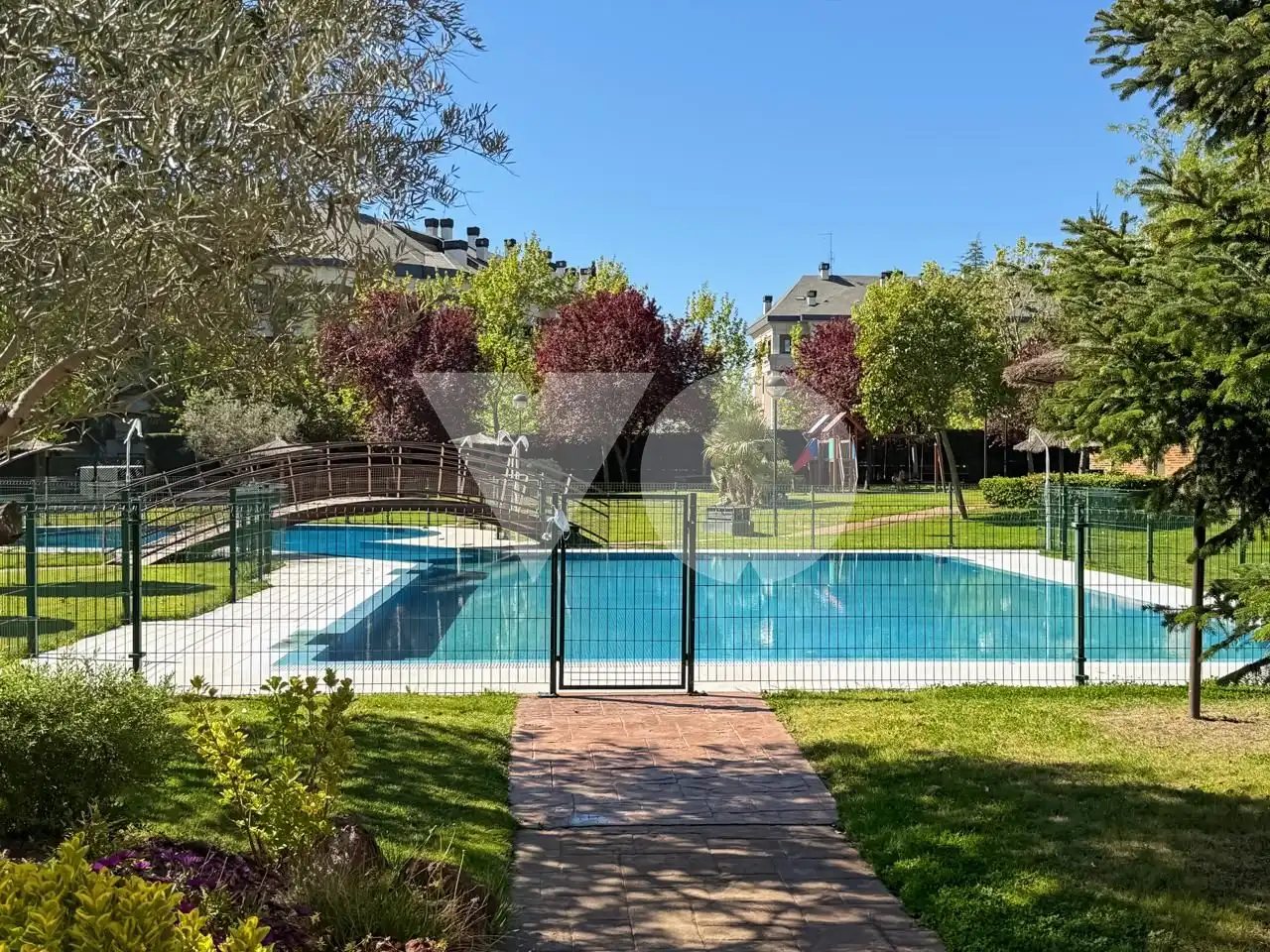 Schwimmbecken von Erdgeschoss zur Miete in Majadahonda mit Heizung, Privatgarten und Terrasse