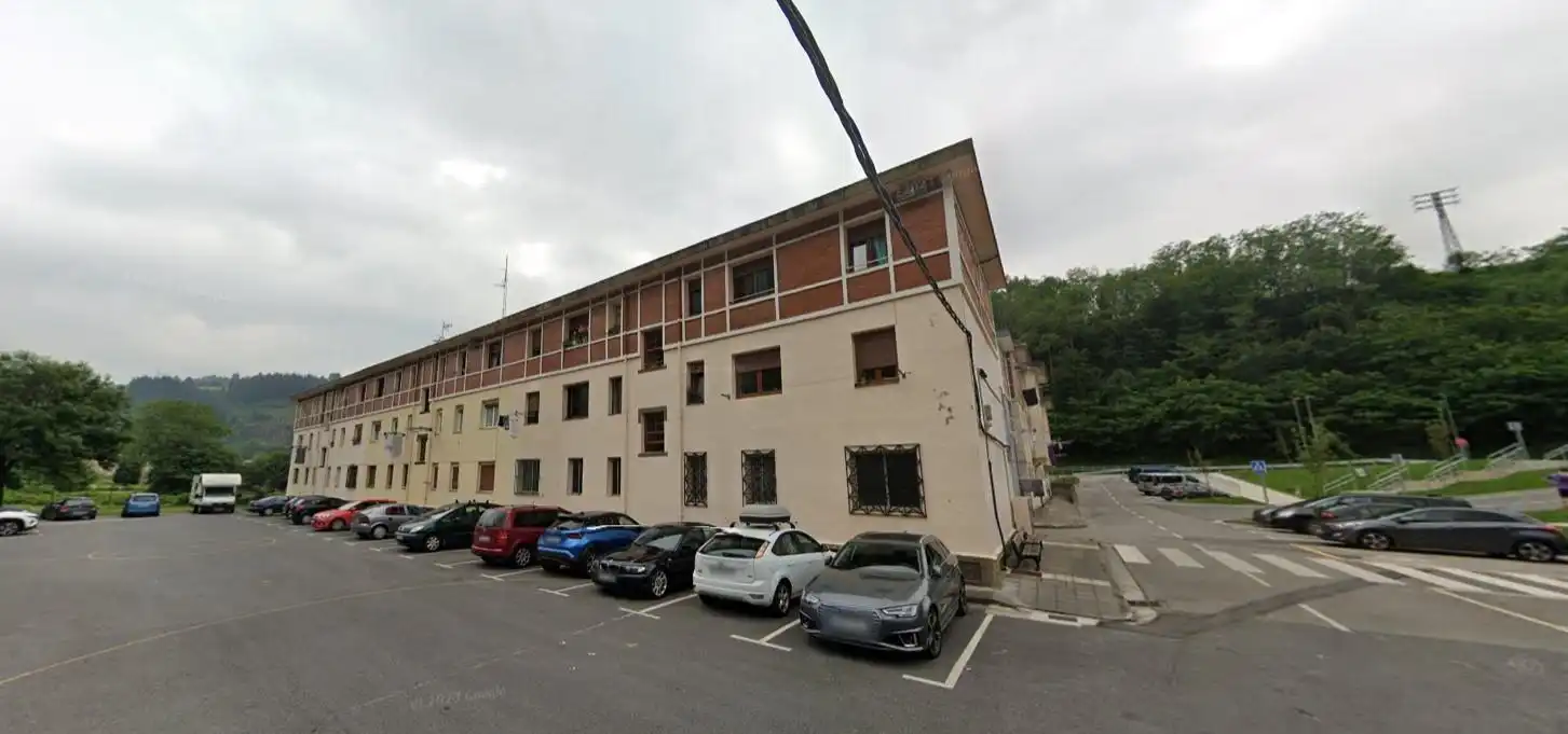 Vista exterior de Piso en venta en Alonsotegi