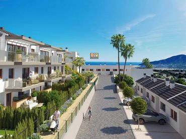 Casa aparellada amb piscina en venda a Montebello - Nou Espai