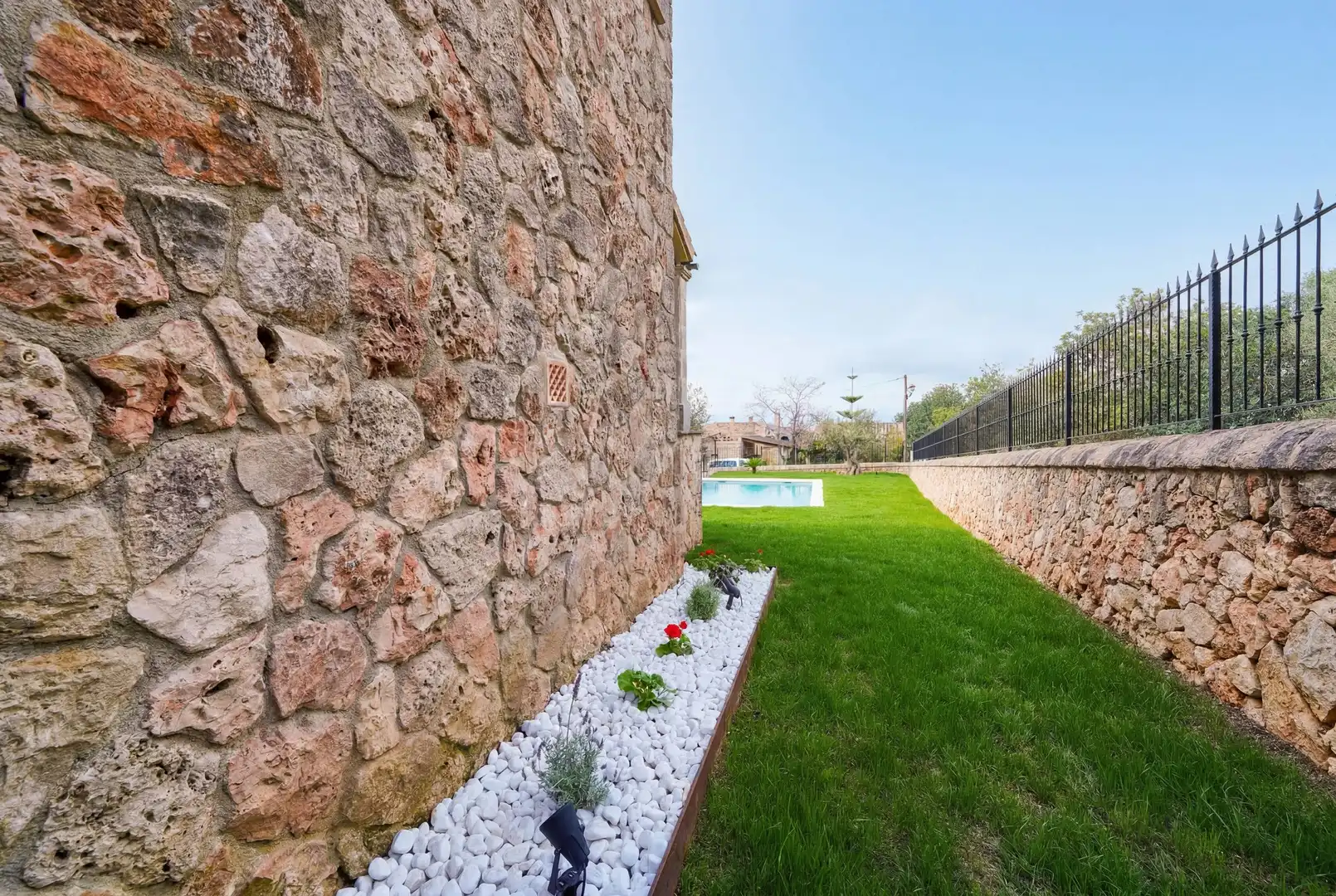 Garden of Houses for sale in Sineu  with Air Conditioner, Heating and Private garden