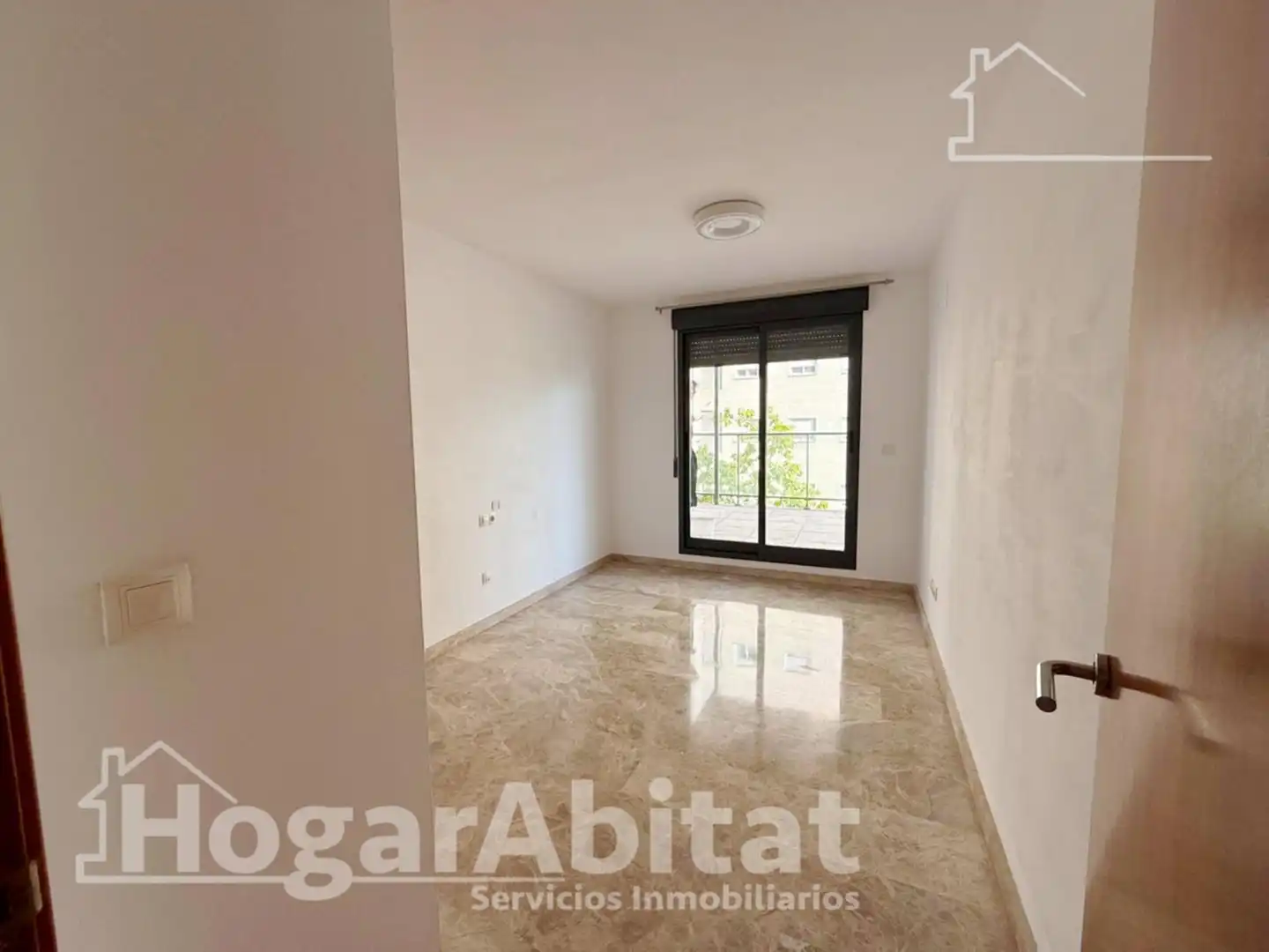 Dormitori de Pis de lloguer en Paterna amb Aire condicionat, Calefacció i Jardí privat