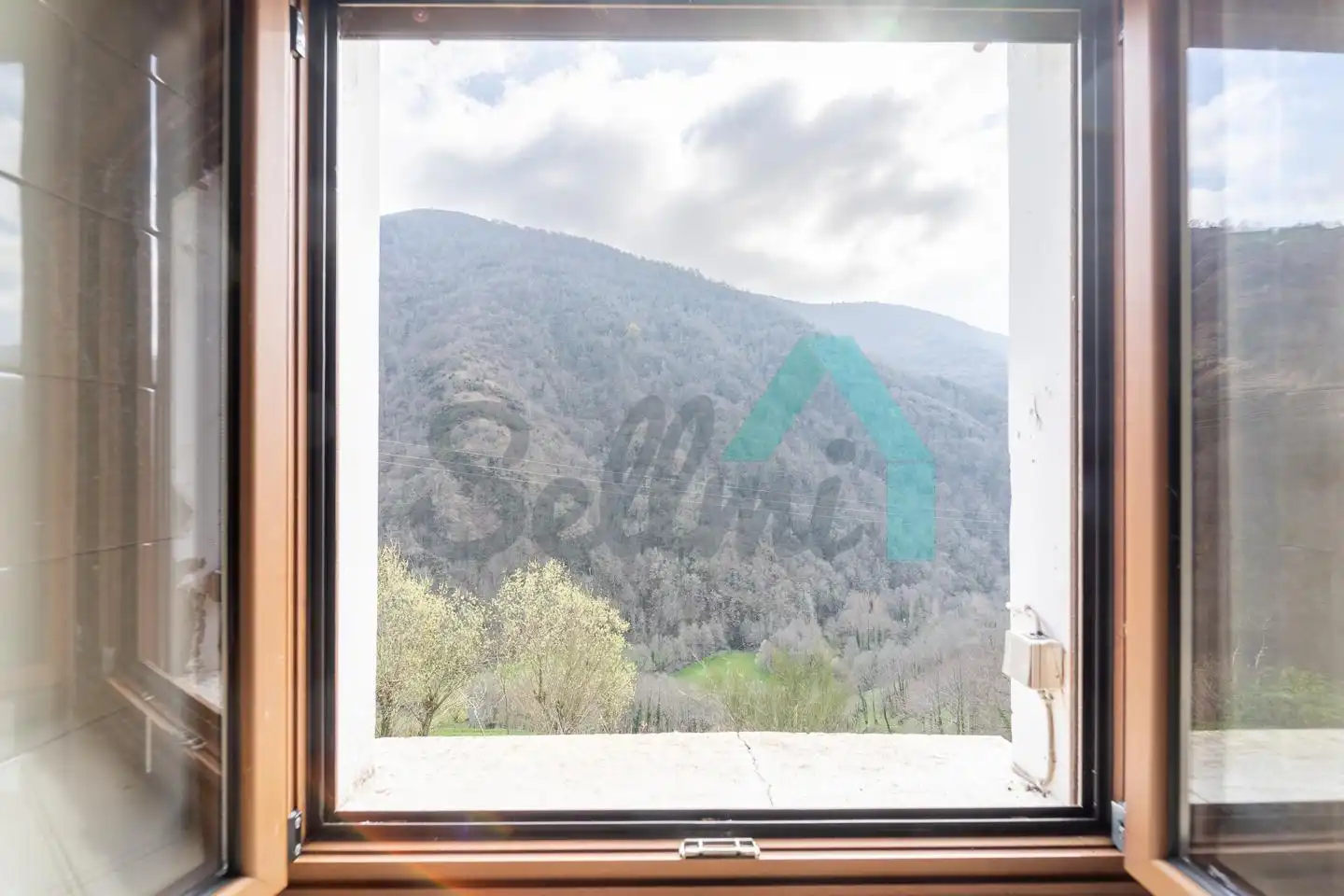 Vista exterior de Casa adosada en venda en Cangas del Narcea amb Calefacció, Jardí privat i Terrassa