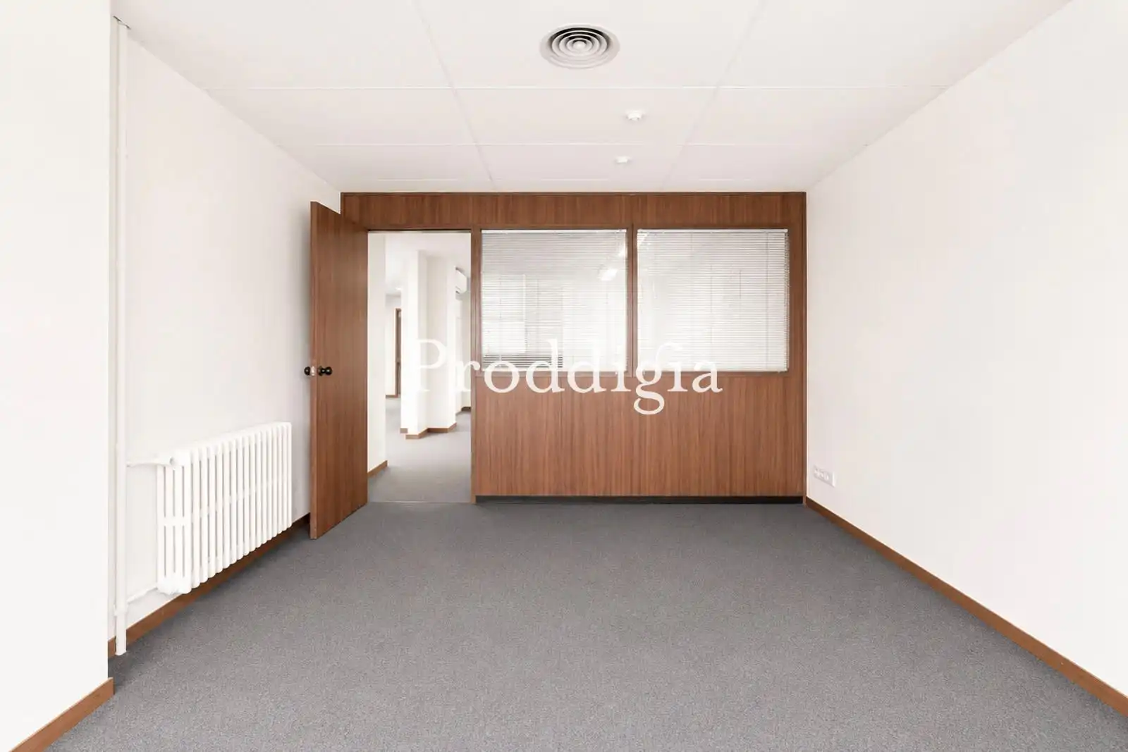 Office for rent in Barcelona  with Air Conditioner and Internet
