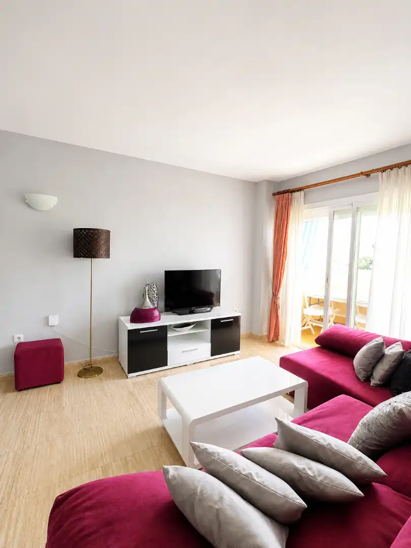 Sala d'estar de Pis en venda en Benalmádena amb Aire condicionat, Terrassa i Moblat