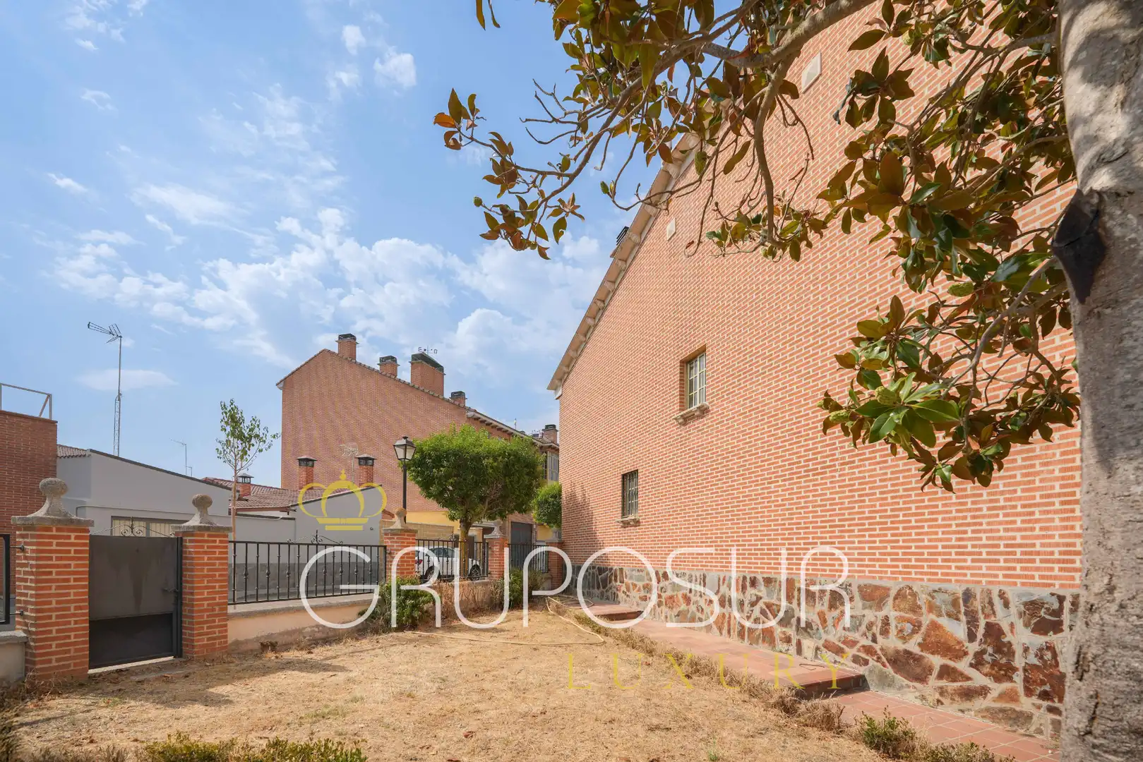 Casa aparellada amb jardí en venda a Calle Castilla y León 22, imagen 98