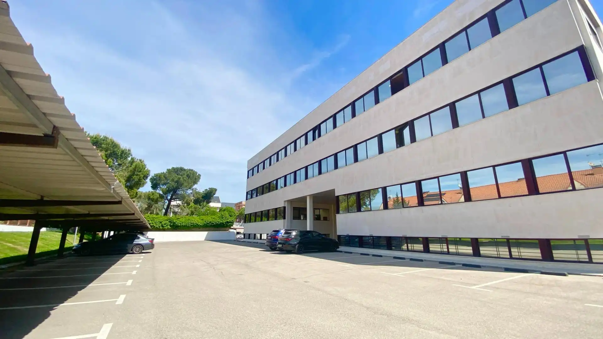 Exterior view of Office for sale in Las Rozas de Madrid  with Heating