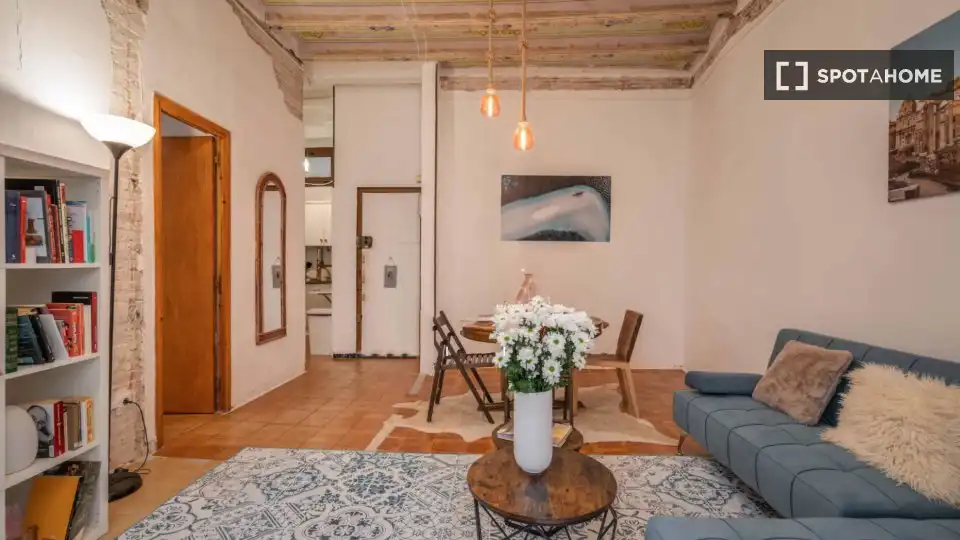 Flat with terrace to rent in Ciutat Vella, imagen 3