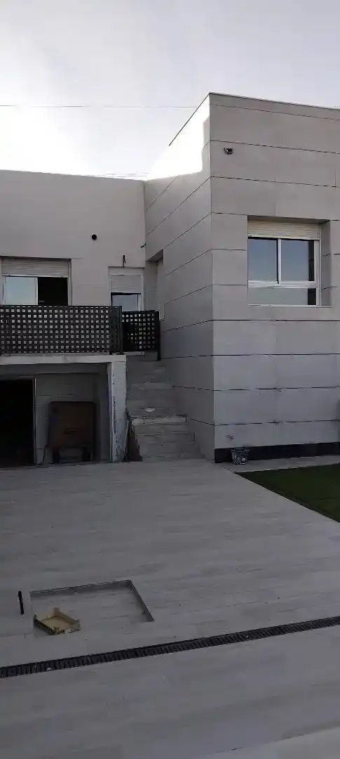 Vista exterior de Casa o xalet en venda en Esquivias amb Aire condicionat i Piscina