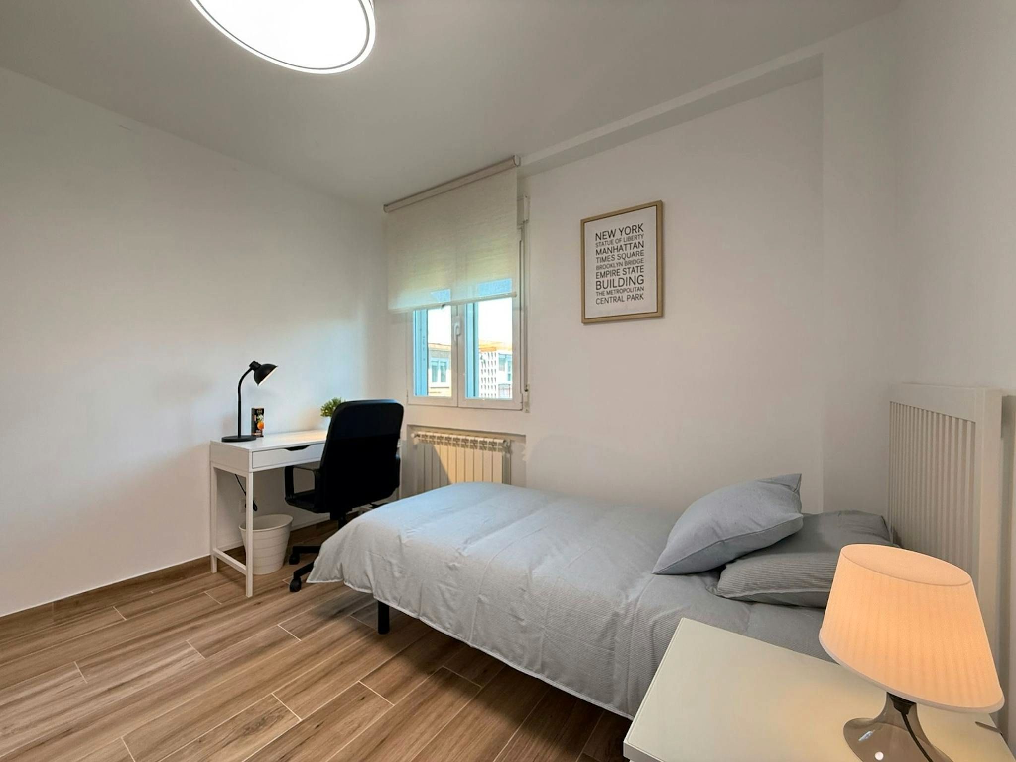 Bedroom of Flat to share in  Madrid Capital  with Heating, Furnished and Washing machine