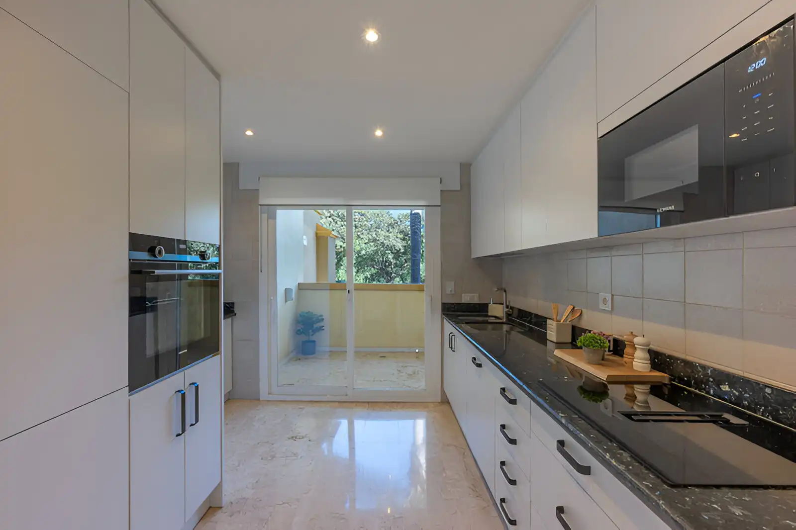 Cocina de Apartamento en venta en Marbella con Aire acondicionado, Terraza y Trastero