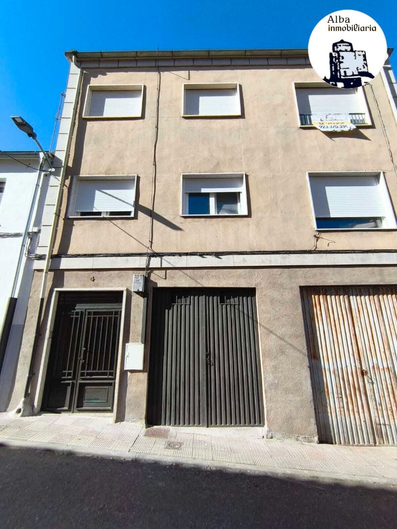 Vista exterior de Pis en venda en Alba de Tormes amb Calefacció i Balcó