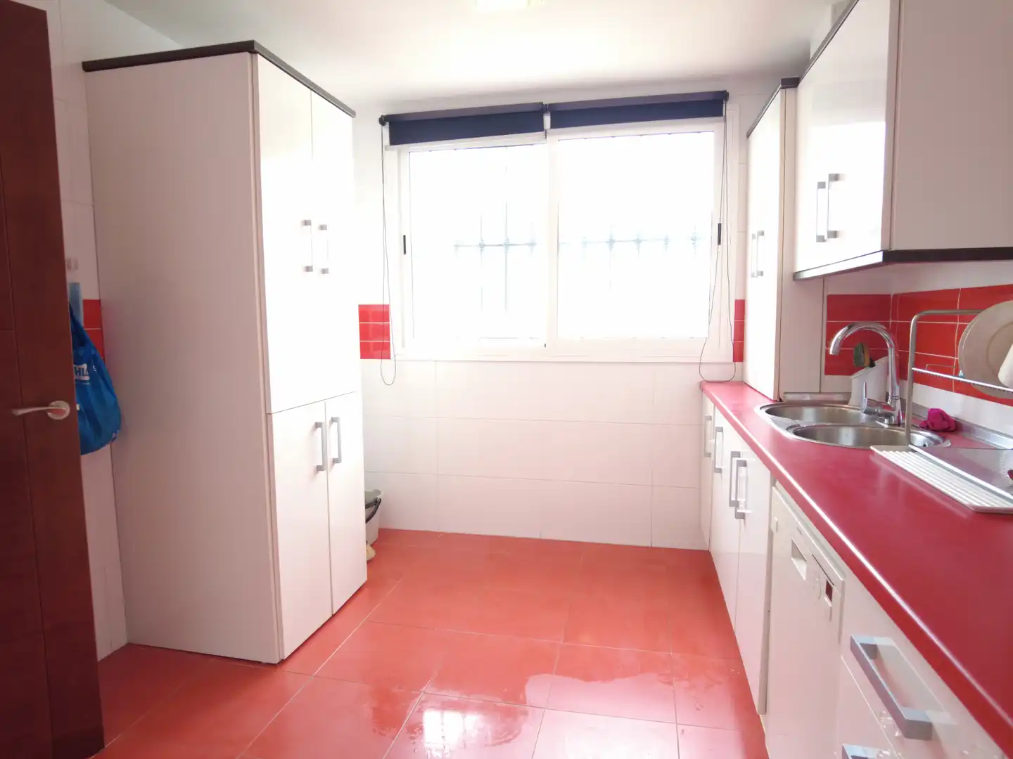 Cuina de Casa adosada en venda en Estepona amb Jardí privat, Terrassa i Moblat