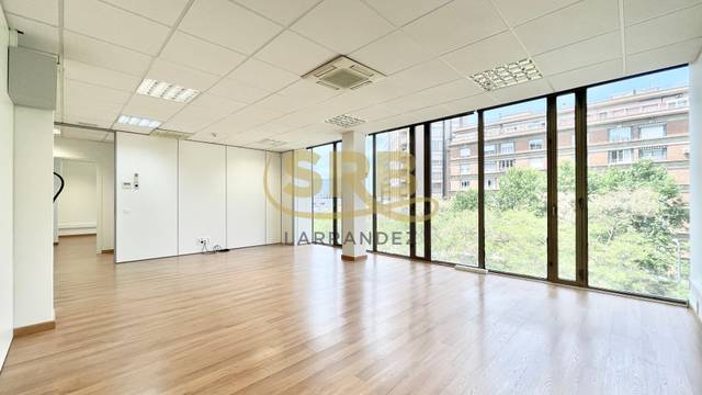 Oficina en Alquiler en Avinguda de Josep Tarradellas en Sants