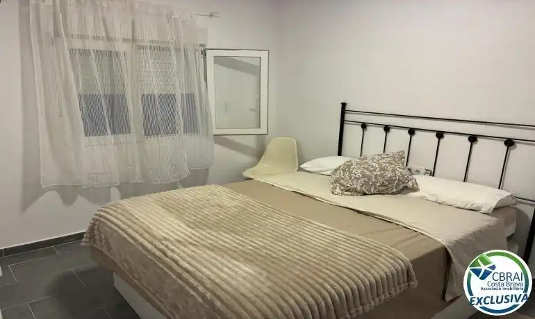Dormitori de Apartament en venda en Roses amb Aire condicionat, Calefacció i Moblat