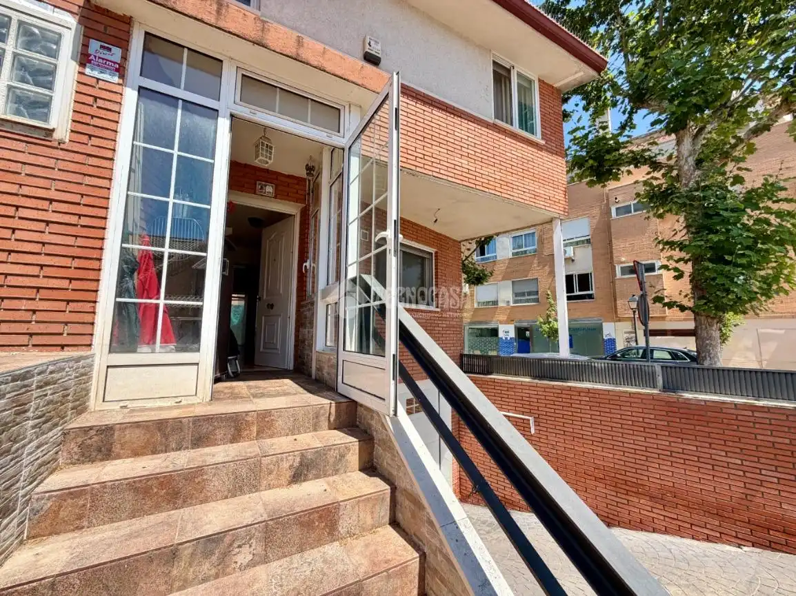 Vista exterior de Casa adosada en venta en Daganzo de Arriba con Aire acondicionado y Calefacción