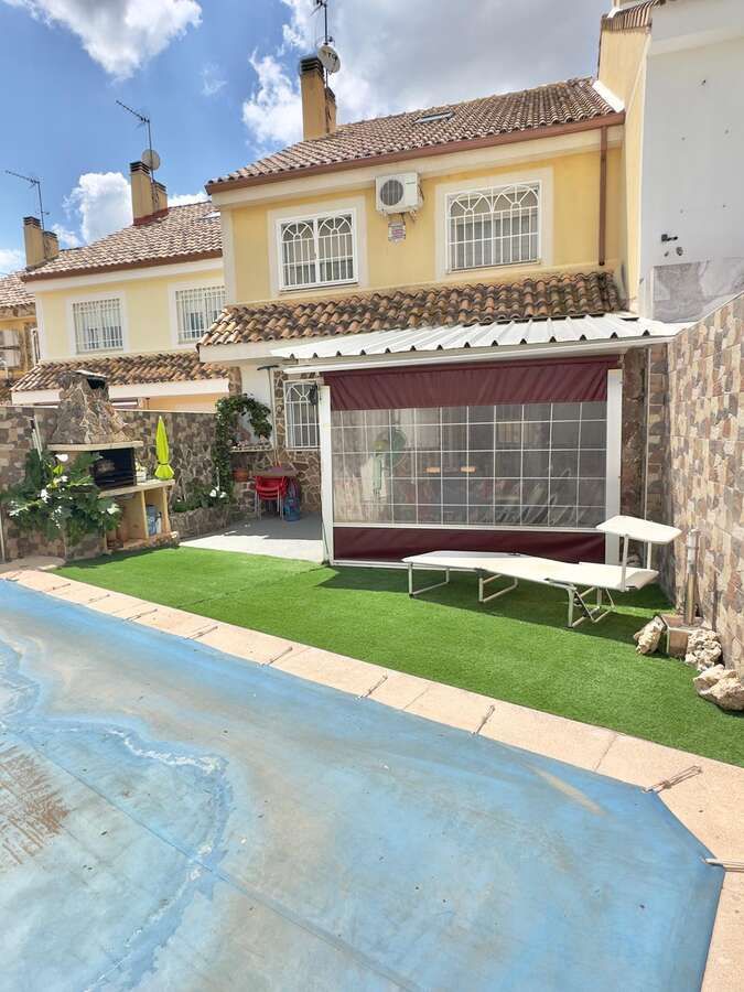 Jardí de Casa o xalet en venda en Yuncos amb Aire condicionat, Calefacció i Jardí privat