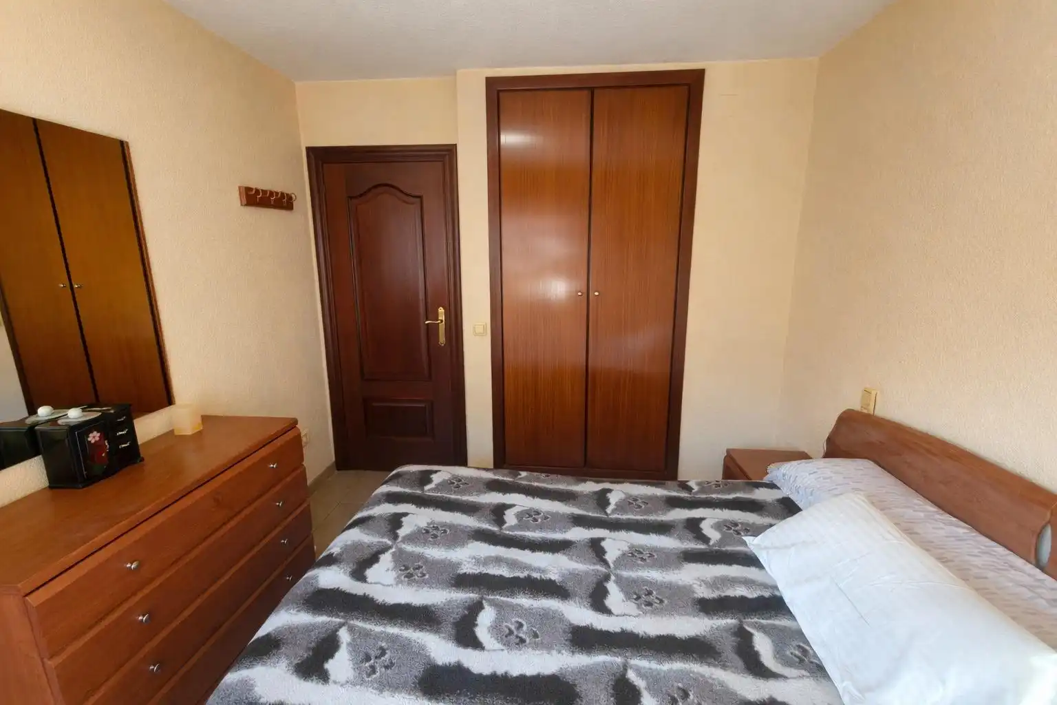 Habitación de Piso en venta en Castellón de la Plana / Castelló de la Plana con Aire acondicionado, Calefacción y Trastero