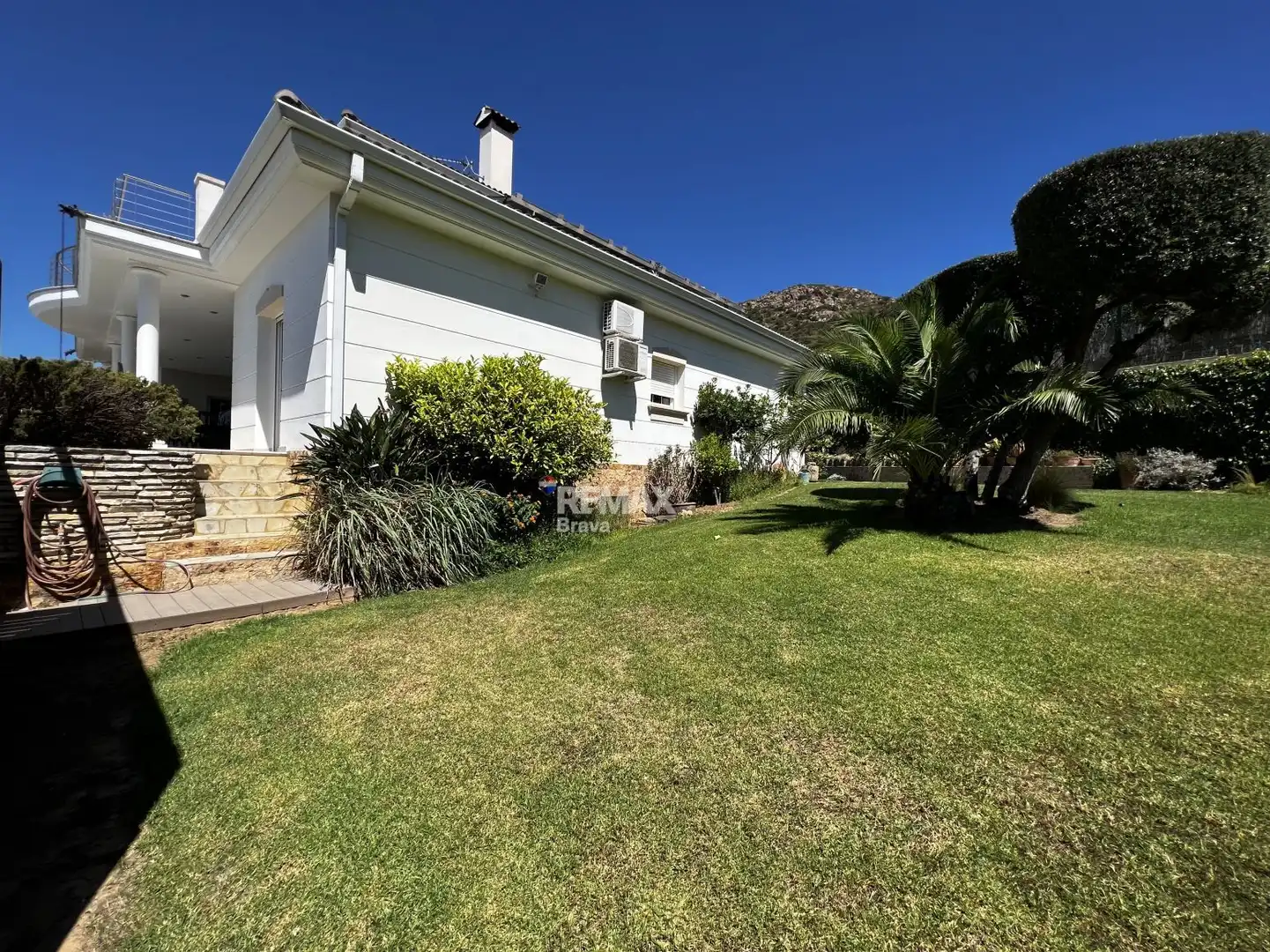 Vista exterior de Casa o xalet en venda en Pau amb Aire condicionat, Jardí privat i Terrassa