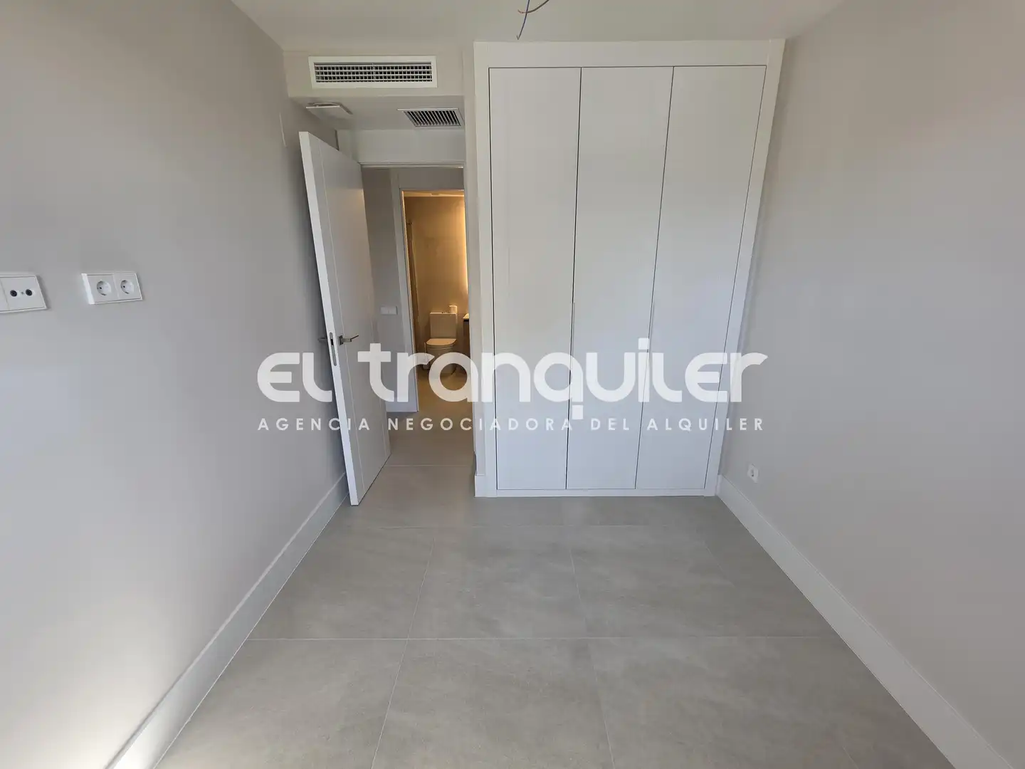 Bedroom of Flat for rent in Madrid  with Air Conditioner, Terrace and Storage room