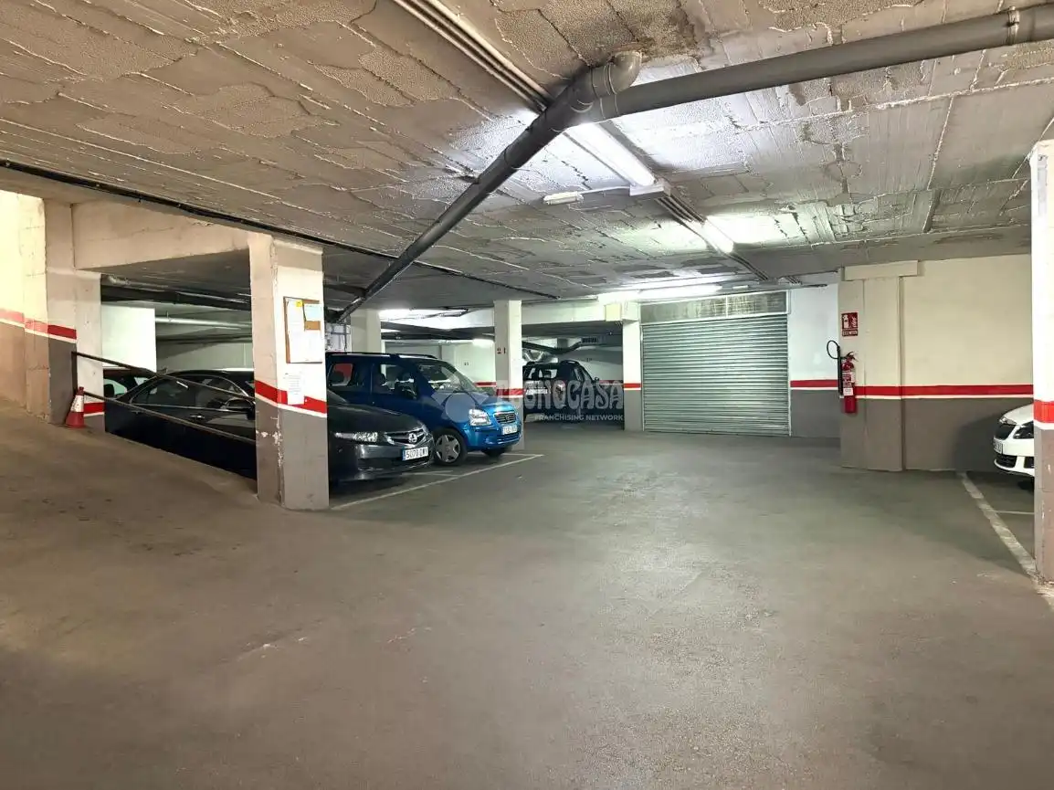 Parking de Piso en venta en Badalona con Aire acondicionado, Trastero y Balcón