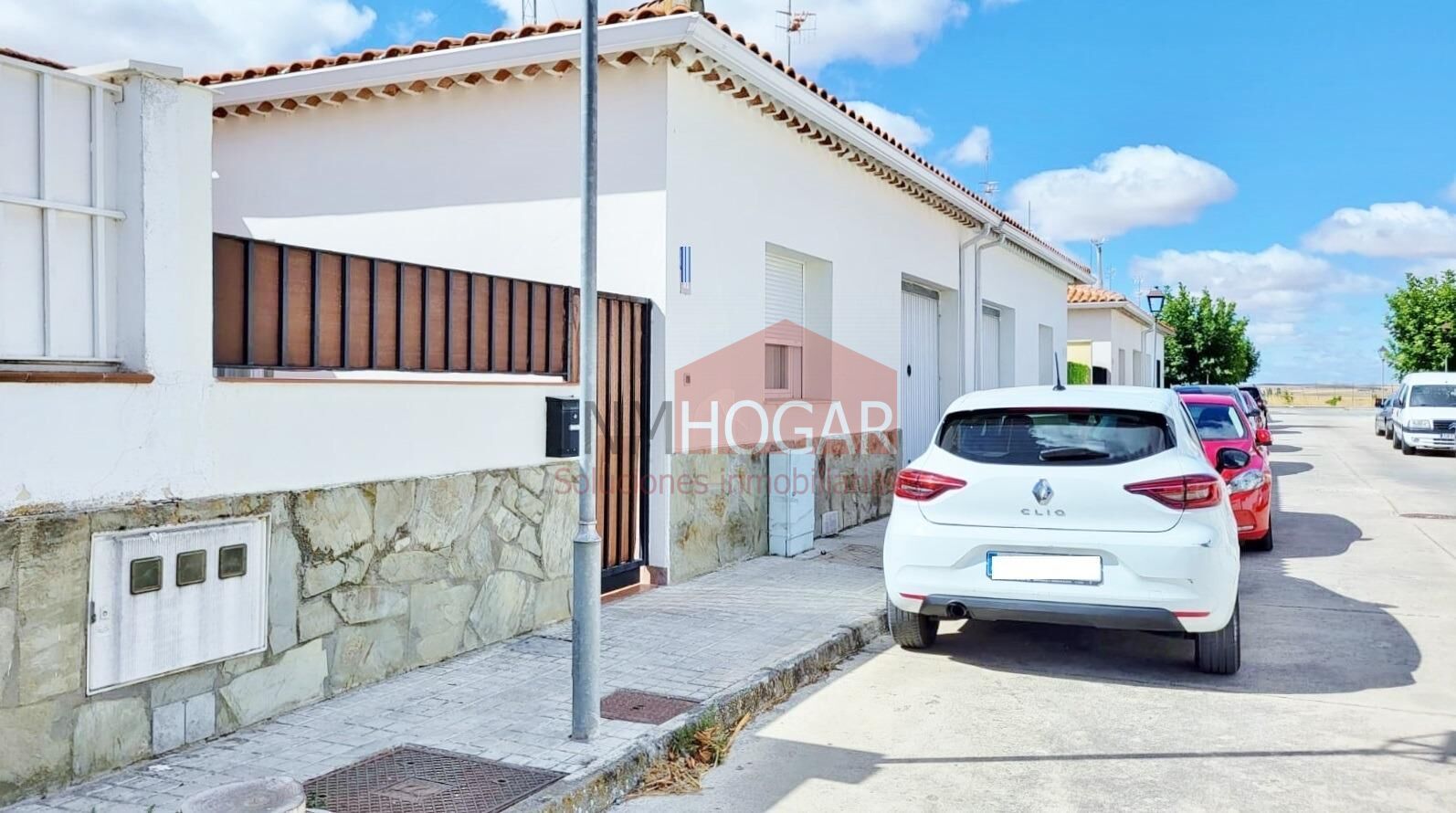 Vista exterior de Casa o xalet en venda en Fontiveros amb Calefacció, Terrassa i Piscina comunitària