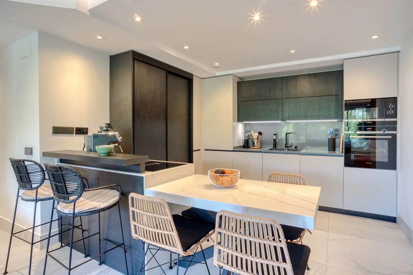 Cocina de Apartamento en venta en Marbella con Terraza, Trastero y Amueblado