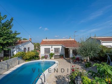 Casa con piscina in vendita a Mas d'en Gall