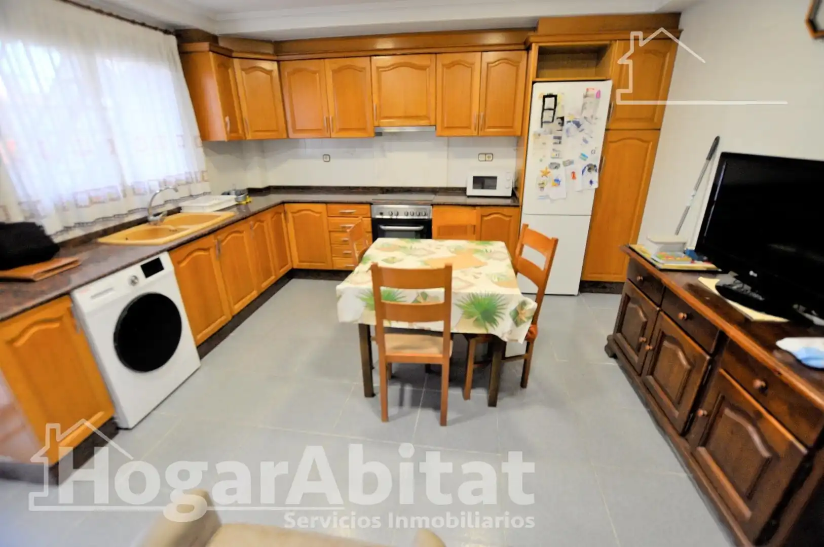 Cuina de Casa o xalet en venda en La Pobla de Vallbona amb Terrassa i Traster