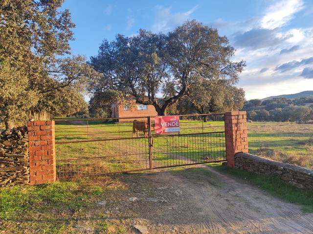 Terreno en Venta en N/A, -1 en Madroñera