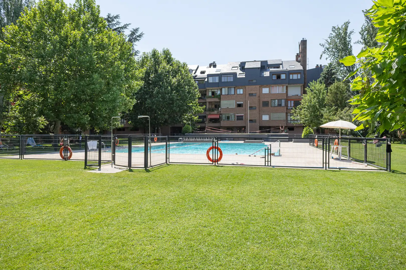 Piscina de Ático en venta en Las Rozas de Madrid con Aire acondicionado, Calefacción y Terraza