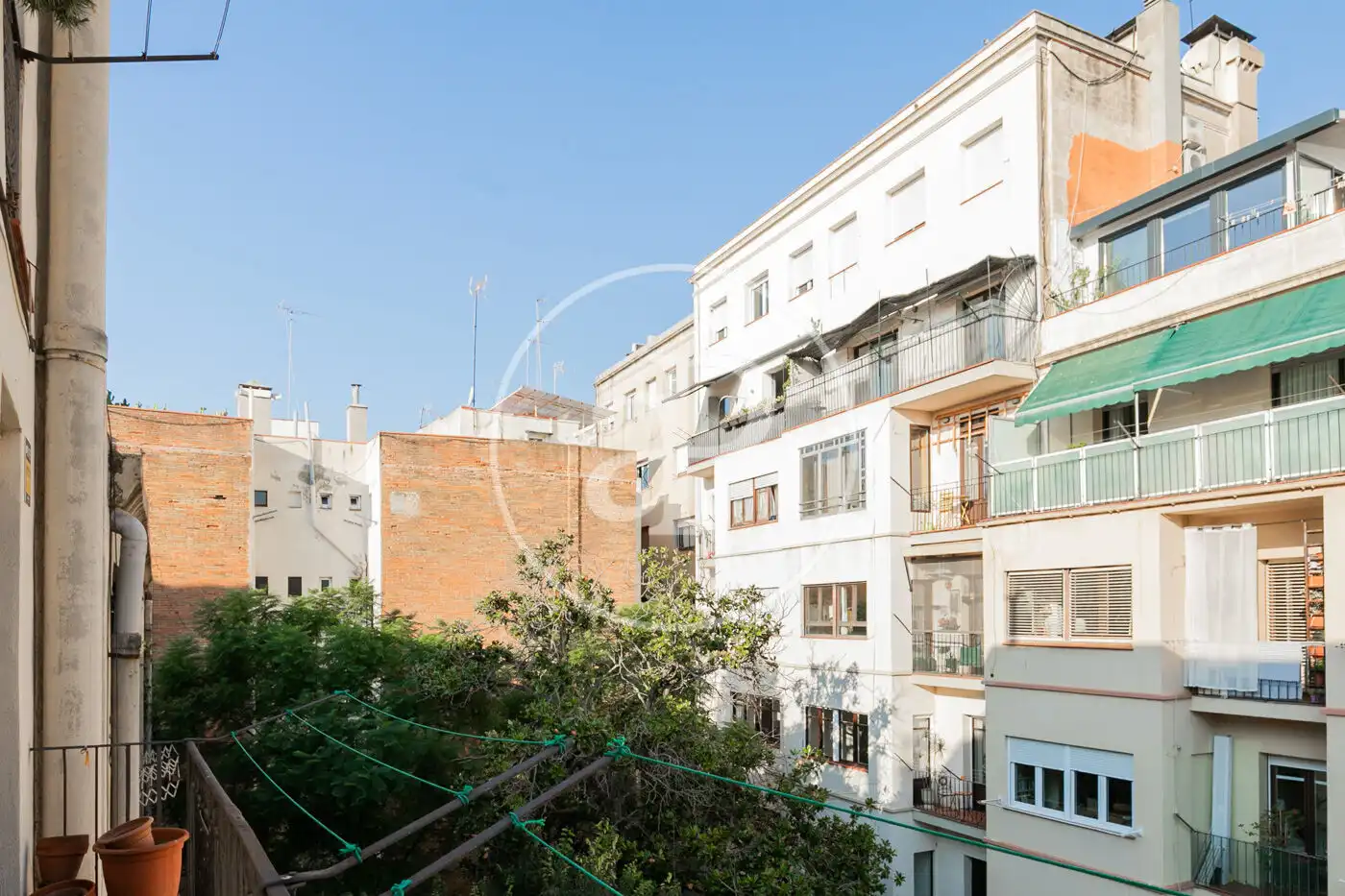 Außenansicht von Wohnung zum Verkauf in Barcelona mit Heizung und Balkon