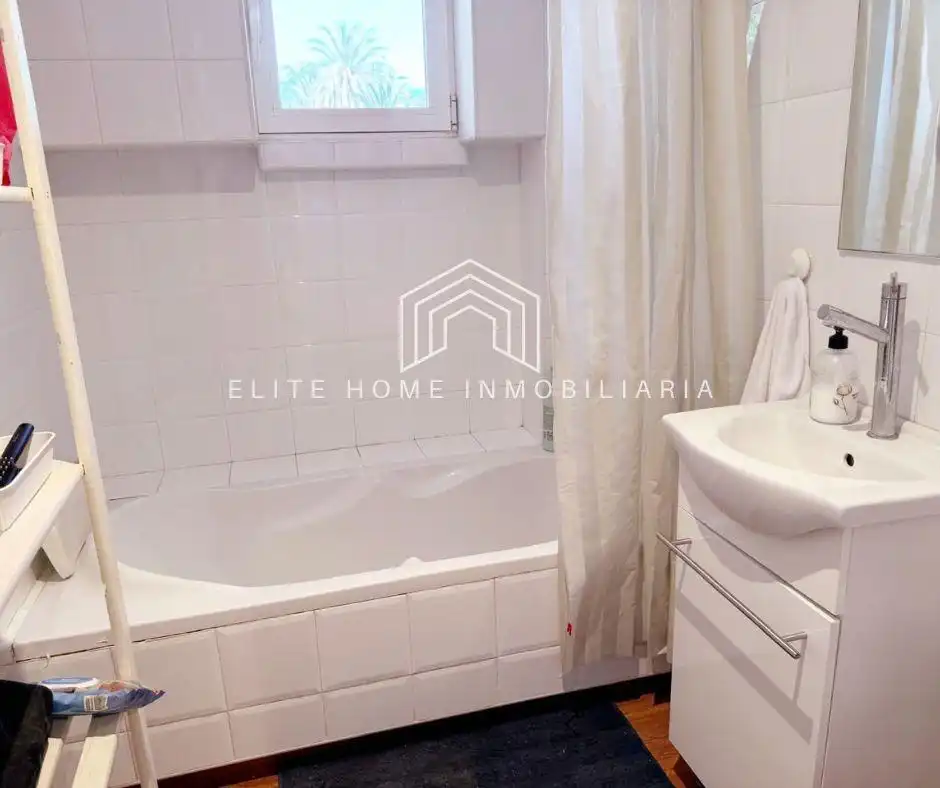 Bany de Apartament en venda en Benicasim / Benicàssim amb Jardí privat, Terrassa i Moblat