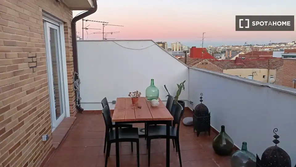 Terrassa de Pis de lloguer en Madrid amb Aire condicionat, Calefacció i Moblat
