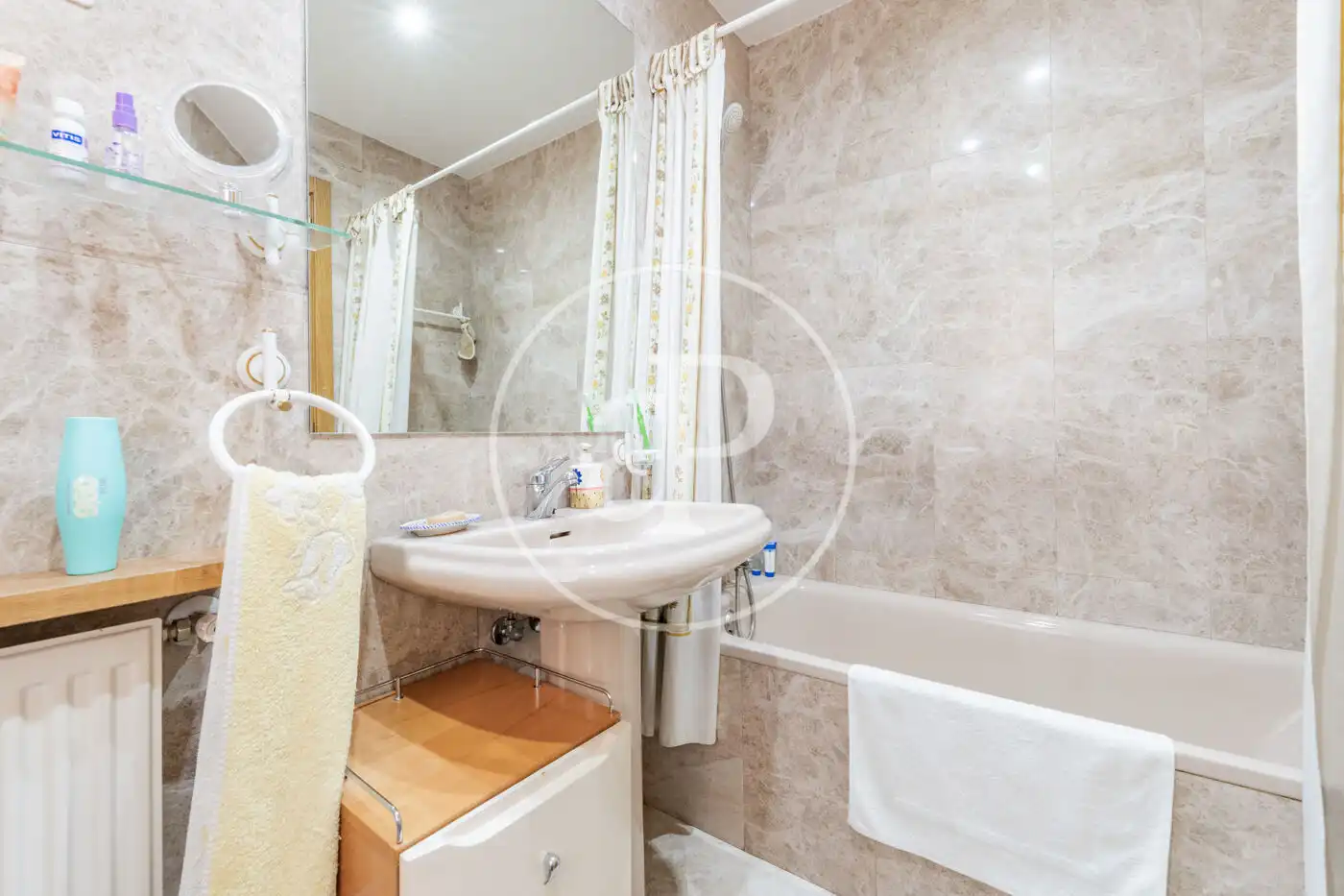 Baño de Piso en venta en Madrid con Aire acondicionado, Calefacción y Jardín privado