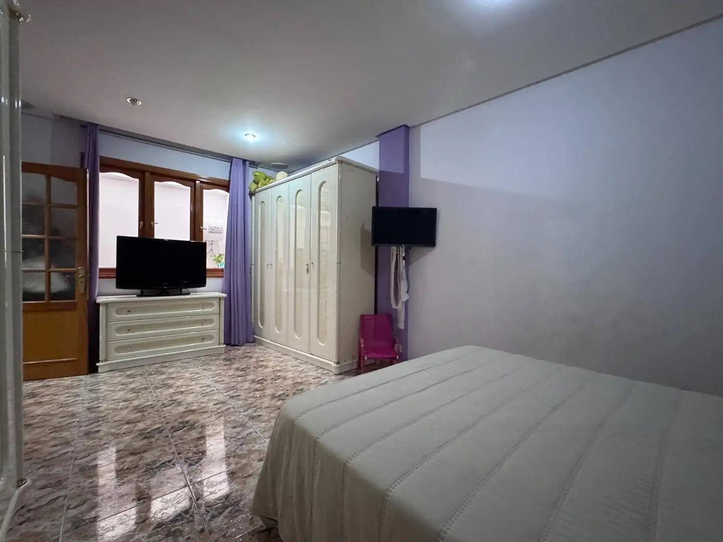 Habitación de Casa adosada en venta en Telde con Terraza, Trastero y Balcón