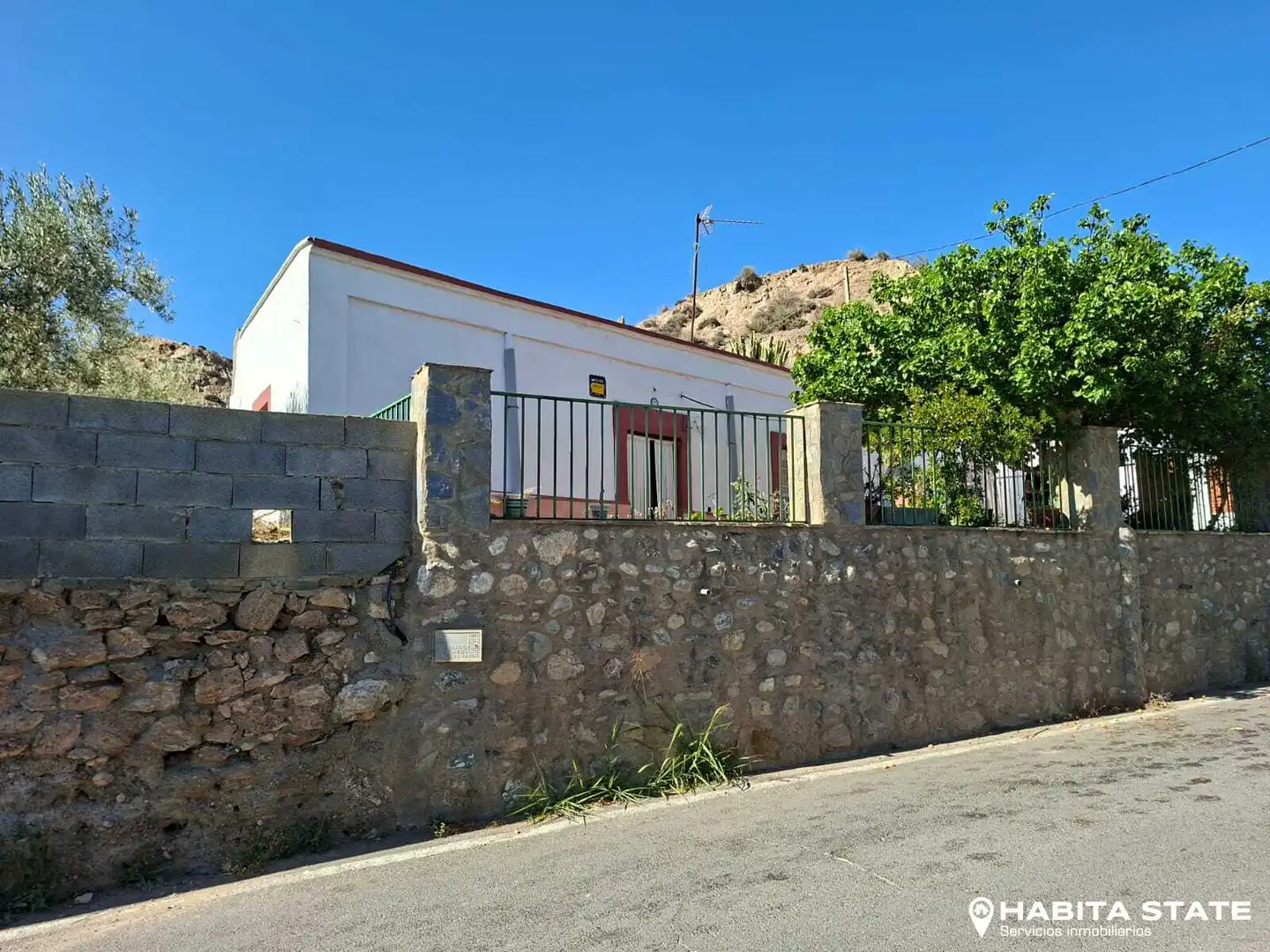 Vista exterior de Casa adosada en venta en Gádor con Aire acondicionado, Jardín privado y Terraza