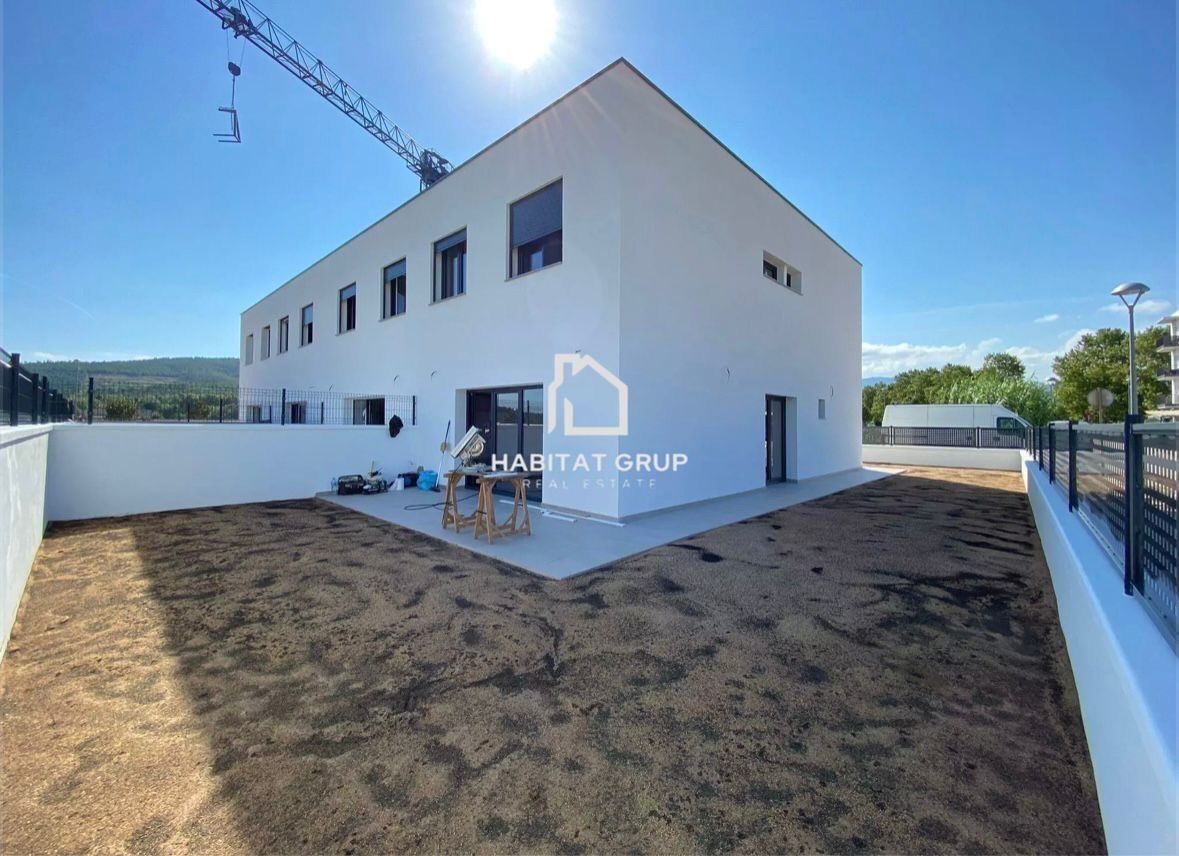 Exterior view of Single-family semi-detached for sale in Santa Coloma de Farners  with Air Conditioner, Heating and Terrace