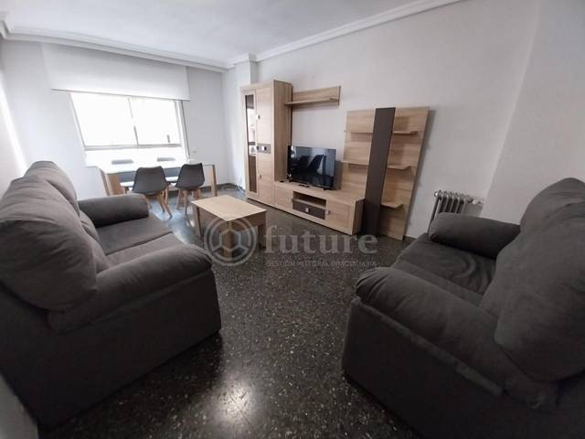 Piso en Alquiler en Avenida de Portugal en Carmelitas