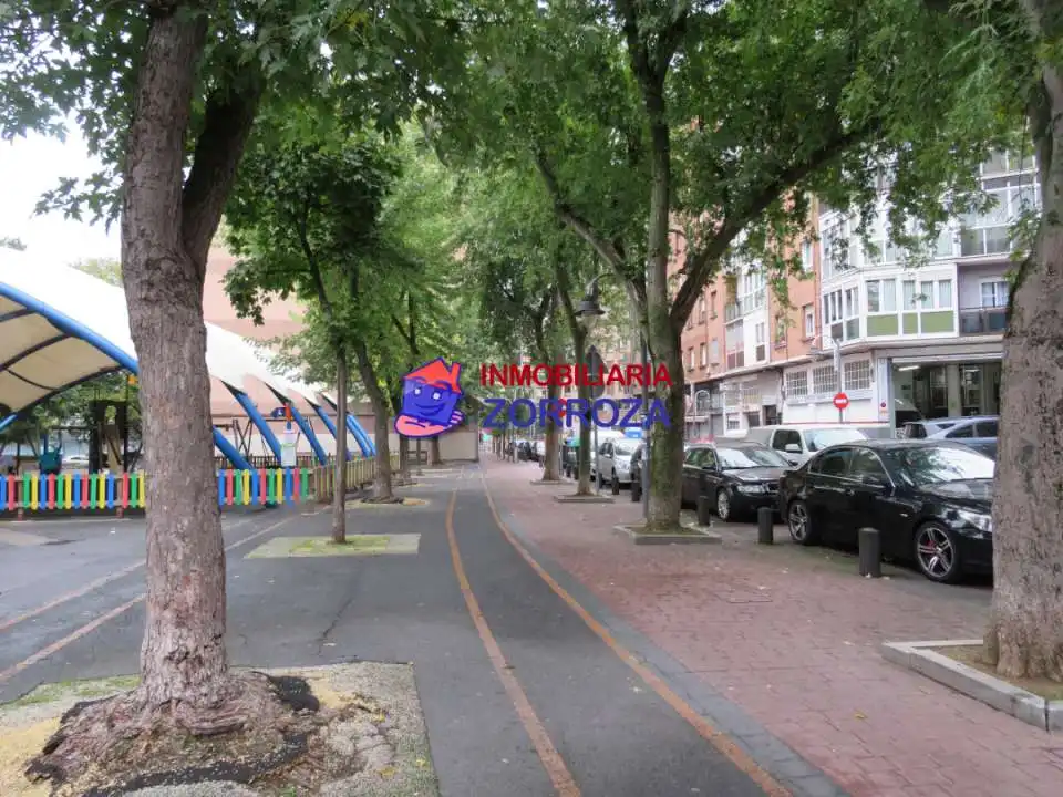 Vista exterior de Local en venta en Bilbao  con Aire acondicionado