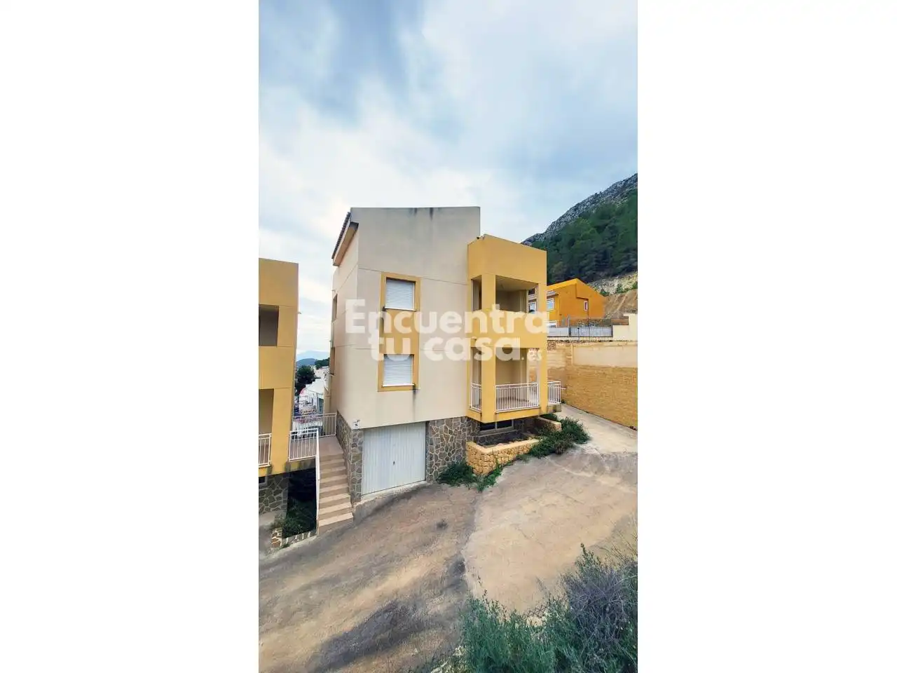 Vista exterior de Casa o xalet en venda en Callosa d'en Sarrià amb Terrassa i Piscina