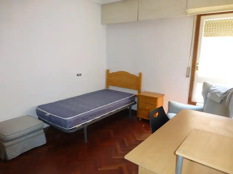 Habitación de Piso de alquiler en Zaragoza con Calefacción, Parquet y Amueblado