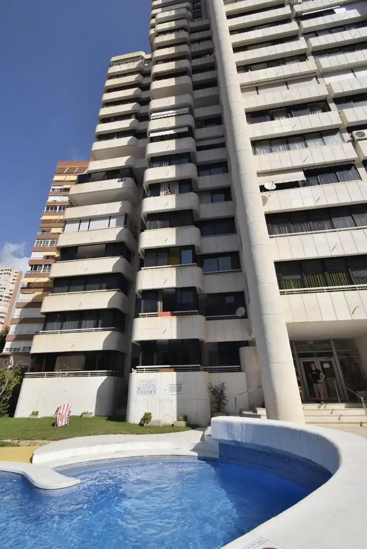 Vista exterior de Apartamento en venta en Benidorm con Amueblado y Piscina comunitaria