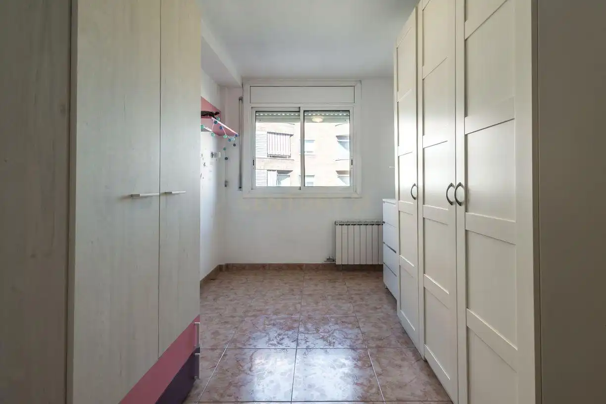 Dormitori de Apartament en venda en Sant Vicenç Dels Horts amb Aire condicionat i Balcó