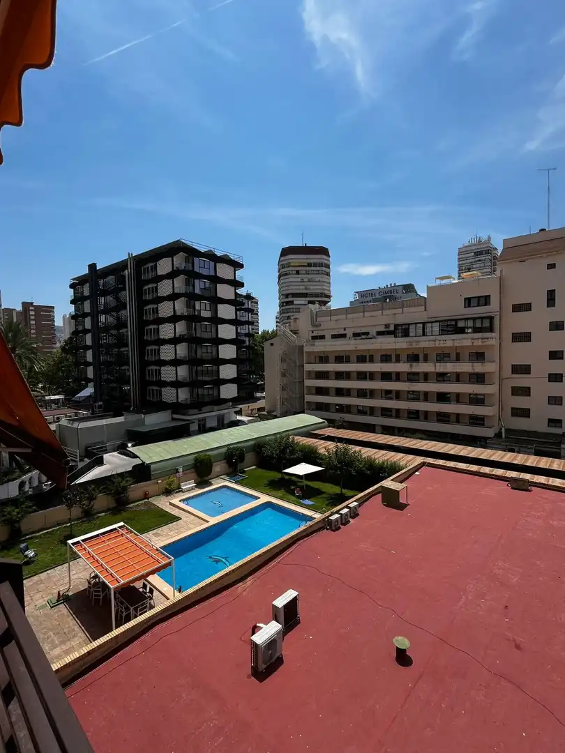 Piscina de Apartament en venda en Benidorm amb Aire condicionat, Calefacció i Moblat