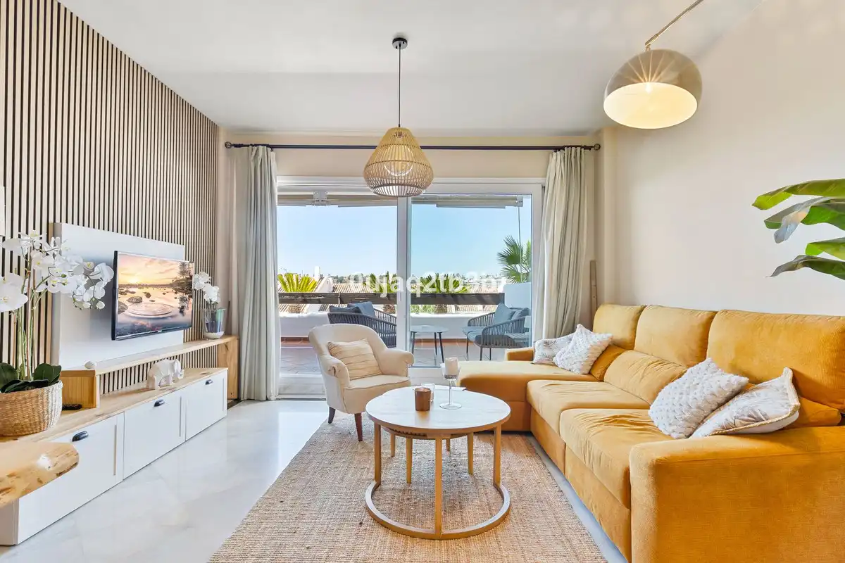 Living room of Apartments for sale in Marbella  with Air Conditioner, Alarm and Community pool
