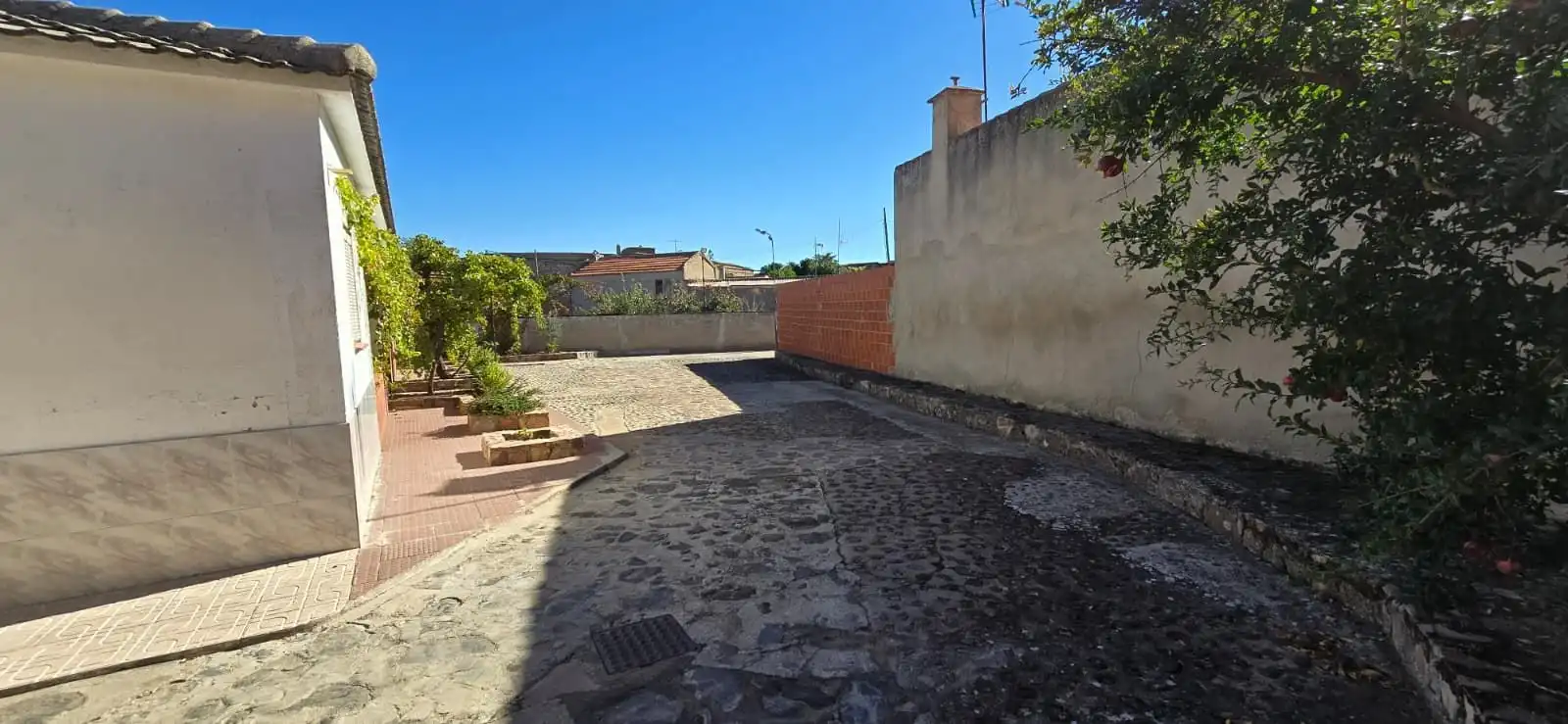 Vista exterior de Casa o xalet en venda en Piedrabuena amb Aire condicionat i Moblat